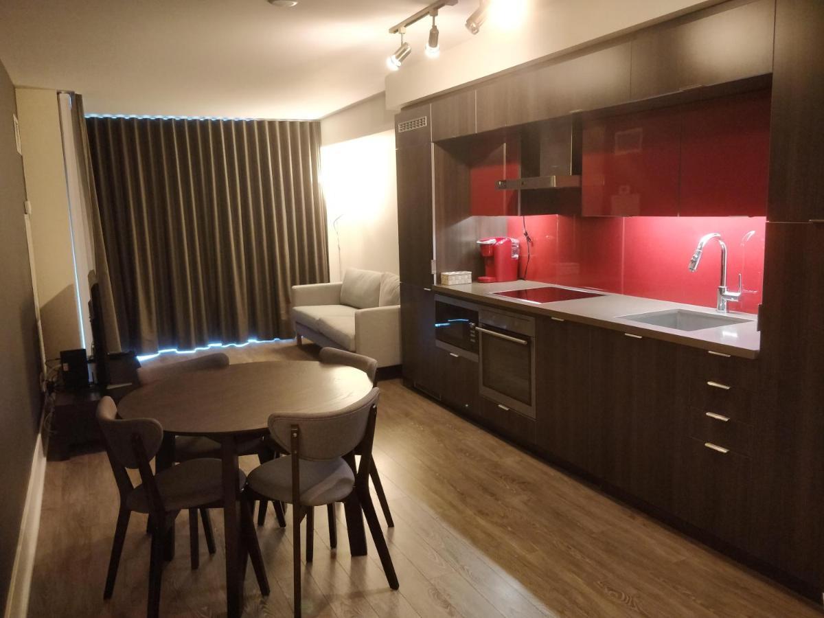 Apartment Entertainment District, Downtown Toronto, 1 Bed Den. Pure Comfort *